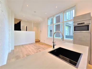 80m2 Appartement à louer pour 2350€/mois à Kruisweg, Haarlem