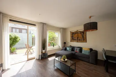 84m2 maison à louer pour 2500€/mois à John Napierstraat 36, Amsterdam