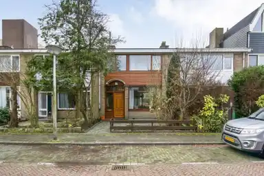 102m2 maison à louer pour 2500€/mois à Maarten Lutherweg, Amstelveen
