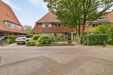 138m2 house to rent for 2850€/month in Radiostraat, Hilversum