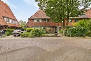 138m2 maison à louer pour 2850€/mois à Radiostraat 89, Hilversum