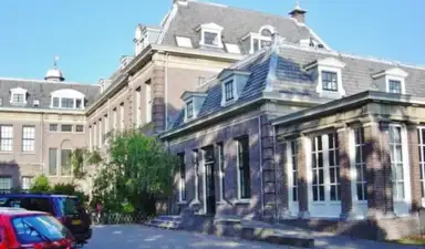 105m2 apartment to rent for 1525€/month in Hoge Rijndijk 23, Leiden