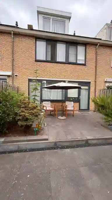 126m2 huis te huur voor 2150€/maand in Algolring, Dordrecht
