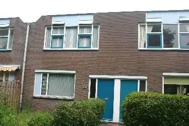 73m2 Haus zur Miete für 932.93€/Monat in Lehárstraat 92, The Hague