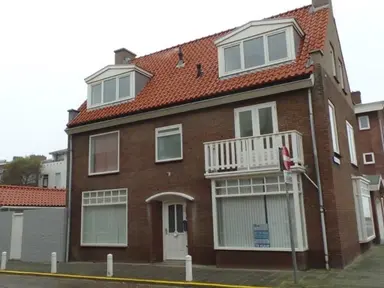 166m2 house to rent for 2475€/month in Buitensluisstraat, Katwijk