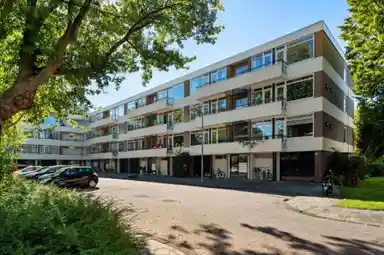 100m2 apartment to rent for 2495€/month in De Lairesselaan, Rotterdam