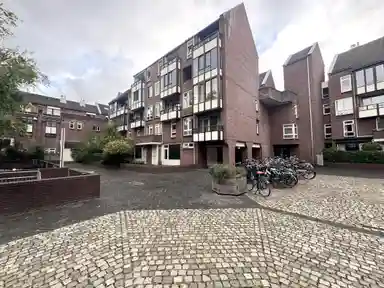 83m2 Appartement à louer pour 1820€/mois à Hoogbeeltplein, Maastricht
