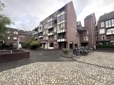 83m2 Appartement à louer pour 1820€/mois à Hoogbeeltplein, Maastricht