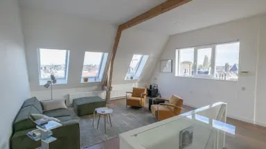 100m2 Appartement à louer pour 2375€/mois à Rijnstraat 11A, Leiden