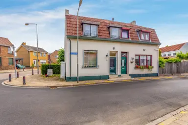 121μ² μονοκατοικία προς ενοικίαση για 1495€/μήνα σε Lichtenberg, Munstergeleen