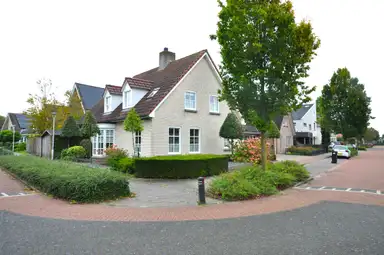 225m2 huis te huur voor 2975€/maand in Dorsvelden, Best