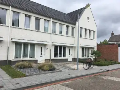100m2 house to rent for 1240€/month in Sutjensstraat, Weert