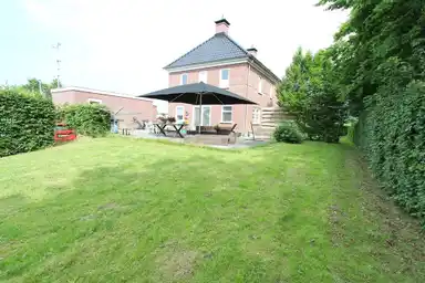 241m2 maison à louer pour 6500€/mois à Amsteldijk Zuid, Amstelveen