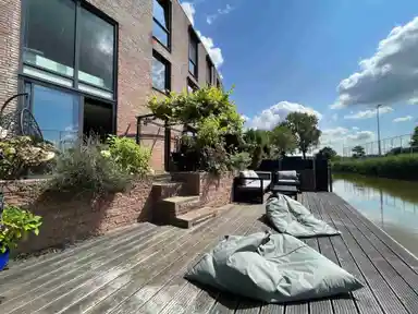 106m2 maison à louer pour 2495€/mois à Goede Verwachtinghof 43, Hoogvliet
