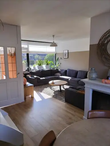 120m2 flat to rent for 837€/month in Van der Weydenstraat, Soest