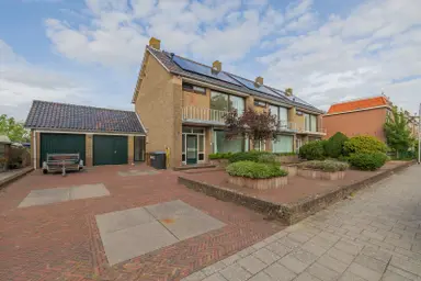 165m2 house to rent for 3500€/month in Stationsweg, Hillegom