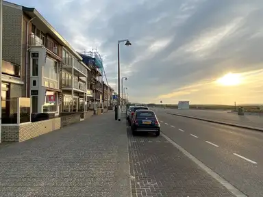 235m2 huis te huur voor 3000€/maand in Boulevard 13, Katwijk