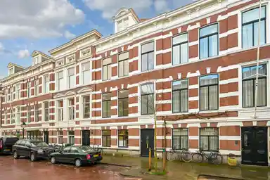 140m2 flat to rent for 3750€/month in Riouwstraat 71, The Hague