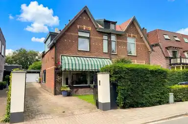 132m2 house to rent for 3500€/month in Zwarteweg, Naarden