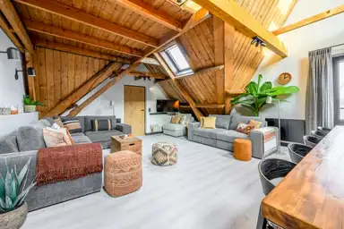 153m2 apartment to rent for 4000€/month in Loopuytpark 18, Den Helder