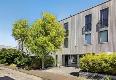 121m2 Haus zur Miete für 3000€/Monat in Mattenbiesstraat, Amsterdam