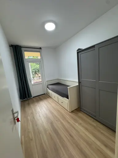 10m2 room to rent for 900€/month in Krabbendijkestraat, Rotterdam