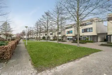 180m2 house to rent for 1610€/month in Binnenhof 132, Etten-Leur