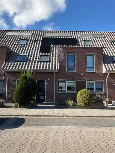 102m2 house to rent for 2495€/month in Bloemenlaan 28, Wateringen