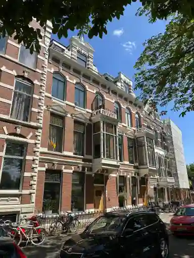 98m2 flat to rent for 2000€/month in Praediniussingel, Groningen