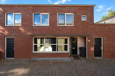 124m2 maison à louer pour 2300€/mois à J.J. Slauerhoffstraat 80, Almere