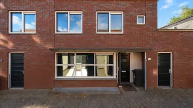 124m2 maison à louer pour 2300€/mois à J.J. Slauerhoffstraat, Almere