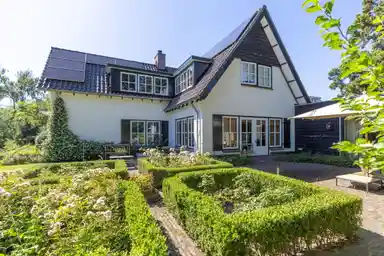 238m2 house to rent for 6500€/month in Slangenweg 9, Laren
