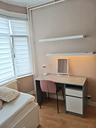 10m2 room to rent for 550€/month in Veenendaalkade, The Hague