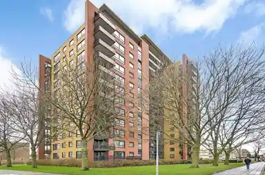 100m2 Appartement à louer pour 2900€/mois à Fluweelboomlaan, Amstelveen