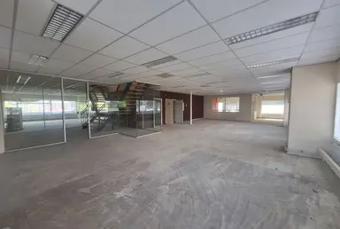 150m2 apartment to rent for 1000€/month in Rotterdam