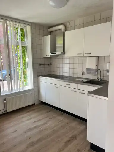 80m2 anti-squat to rent for 320€/month in Van Blommesteynweg, Rotterdam