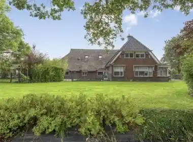 343m2 Casa in affitto per 3000€/mese a Terheijlsterweg 51, Nieuw-Roden