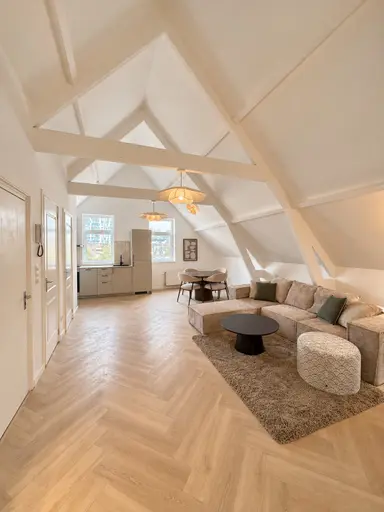 50m2 Appartamento in affitto per 2500€/mese a Gouvernestraat 4A-02V, Rotterdam