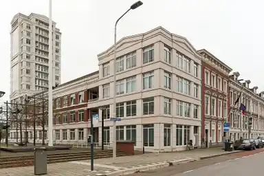 117m2 Appartement te huur voor 2700€/maand in Burgemeester De Monchyplein 326, The Hague