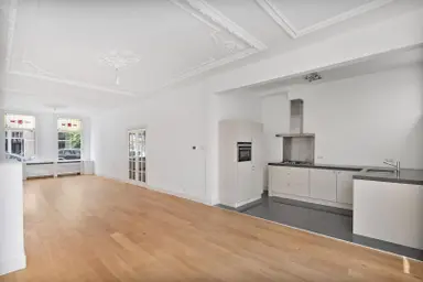 140m2 Appartement à louer pour 2950€/mois à 2e Schuytstraat 110, The Hague