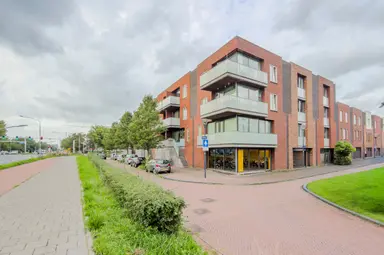 83m2 Appartement à louer pour 2150€/mois à Lange Vijfmatlaan 98, Haarlem
