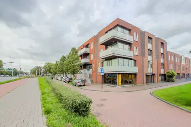 83m2 Appartement à louer pour 2150€/mois à Lange Vijfmatlaan 98, Haarlem