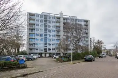 102m2 apartment to rent for 988€/month in Jacob van Campenlaan 30, Leiden