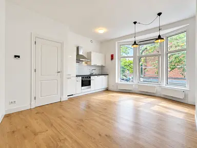 100m2 flat to rent for 4300€/month in Bergweg 152A, Rotterdam