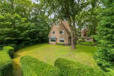 187m2 house to rent for 3750€/month in Rijksstraatweg, Bennebroek