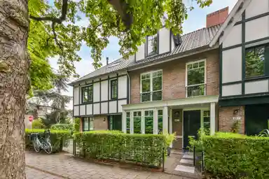 181m2 house to rent for 4850€/month in Bloemendaalseweg, Overveen