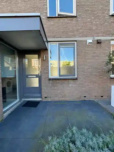 90m2 house to rent for 2350€/month in Troelstrapad 9, Spijkenisse