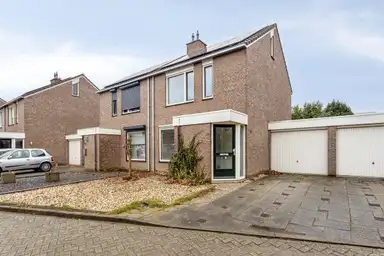 125m2 maison à louer pour 1450€/mois à Kasteel Keverbergstraat 26, Roermond