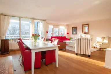 100m2 apartment to rent for 2250€/month in Matenesse-hof, Amsterdam