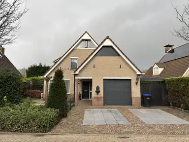 184m2 house to rent for 2950€/month in Anna de Renessestraat 3, Heemskerk